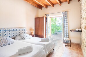 4 室のベッドルーム、アイロン / アイロン台、WiFi (無料)、ベッドシーツ