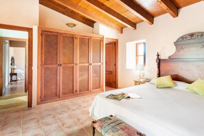 4 Schlafzimmer, Bügeleisen/Bügelbrett, kostenloses WLAN, Bettwäsche