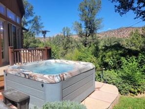 Outdoor spa tub - A Blissful Retreat in Nature - Backing to National Forest (Sedona)