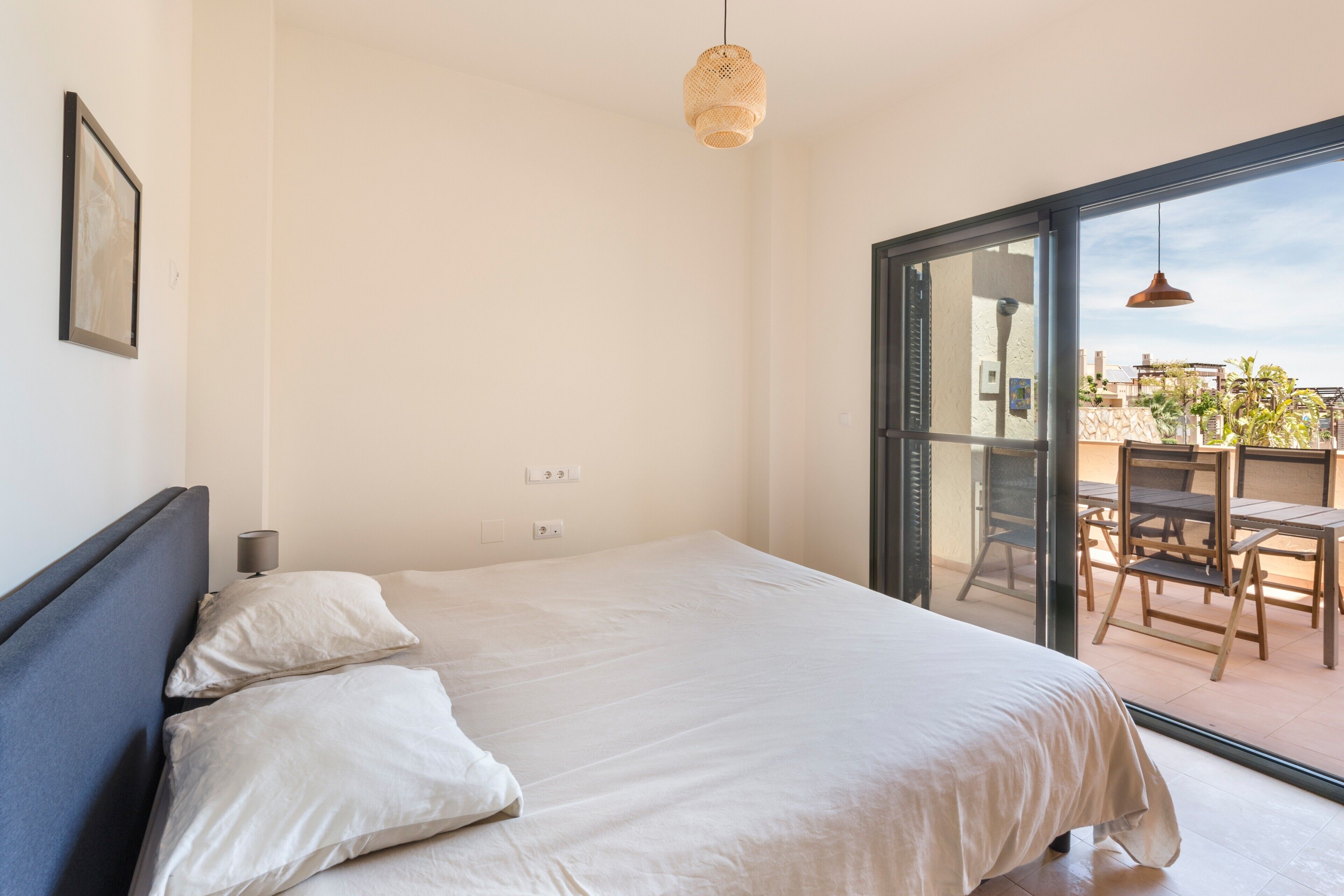 3 slaapkamers, een strijkplank/strijkijzer, gratis wifi, beddengoed