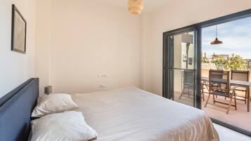 3 slaapkamers, een strijkplank/strijkijzer, gratis wifi, beddengoed