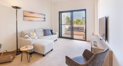 Apartment 'El Oasis Martinica 8 Bajo A' with Shared Pool, Wi-Fi and Air Conditioning