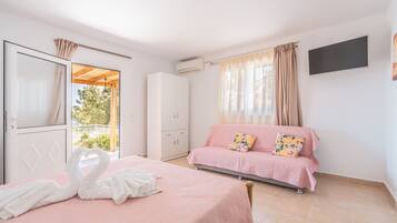 Iron/ironing board, free WiFi, bed sheets