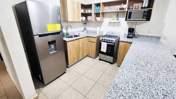 Micro-ondes, four, plaque de cuisson