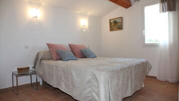 2 chambres, fer et planche à repasser, Wi-Fi gratuit, draps fournis