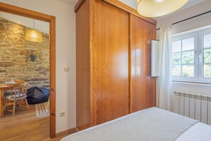 2 bedrooms, free WiFi, bed sheets - Holiday Home 'Playa De Balares' with Sea View, Private Terrace and Wi-Fi (Balarés)