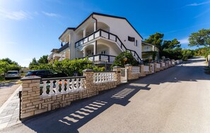 Exterior - Nice apartment in Rtina with WiFi (Rtina)