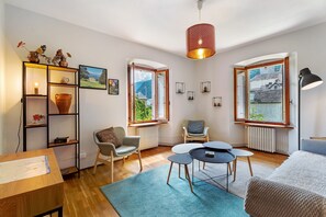 Living area - Apartment 'Casa Anna' with Mountain View and Private Terrace (Santa Maria Maggiore)