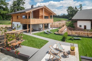 Terrace/patio - Apartment 'Feicht' with Mountain View, Private Terrace and Wi-Fi (Jenesien)