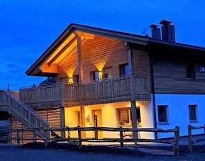 Exterior - Apartment 'Feicht' with Mountain View, Private Terrace and Wi-Fi (Jenesien)