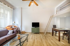 TV - Studio Apartment 'Residence Les Palombes' with Wi-Fi and Air Conditioning (Nice)