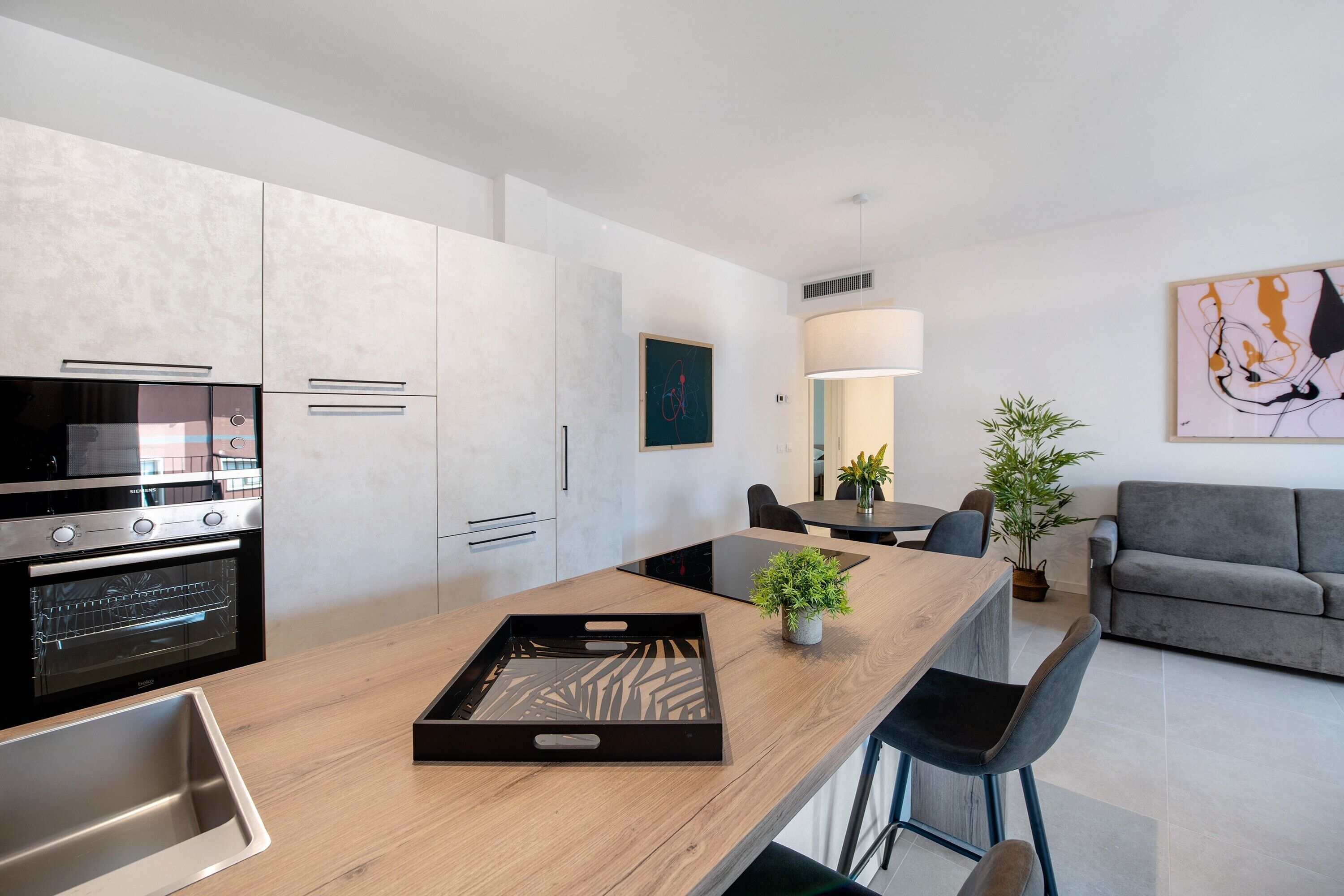 Refrigerador, microondas, horno, placa de cocina