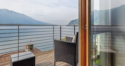 Apartment 'Alba' with Lake View, Wi-Fi and Air Conditioning