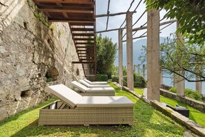Terrace/patio - Apartment 'Alba' with Lake View, Wi-Fi and Air Conditioning (Limone sul Garda)