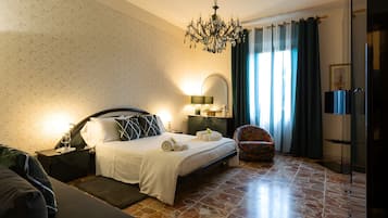 4 bedrooms, iron/ironing board, free WiFi, bed sheets