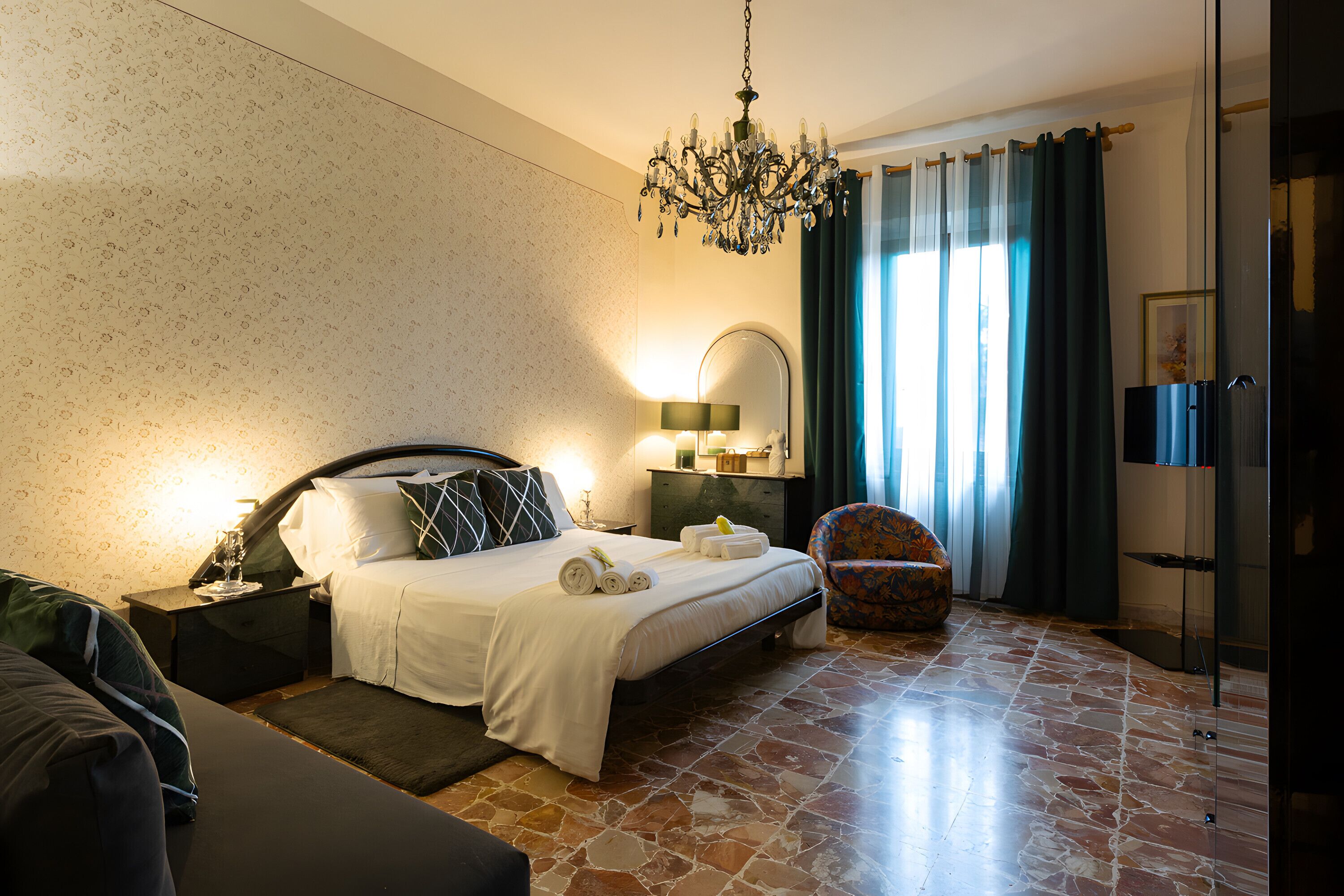 4 chambres, fer et planche à repasser, Wi-Fi gratuit, draps fournis