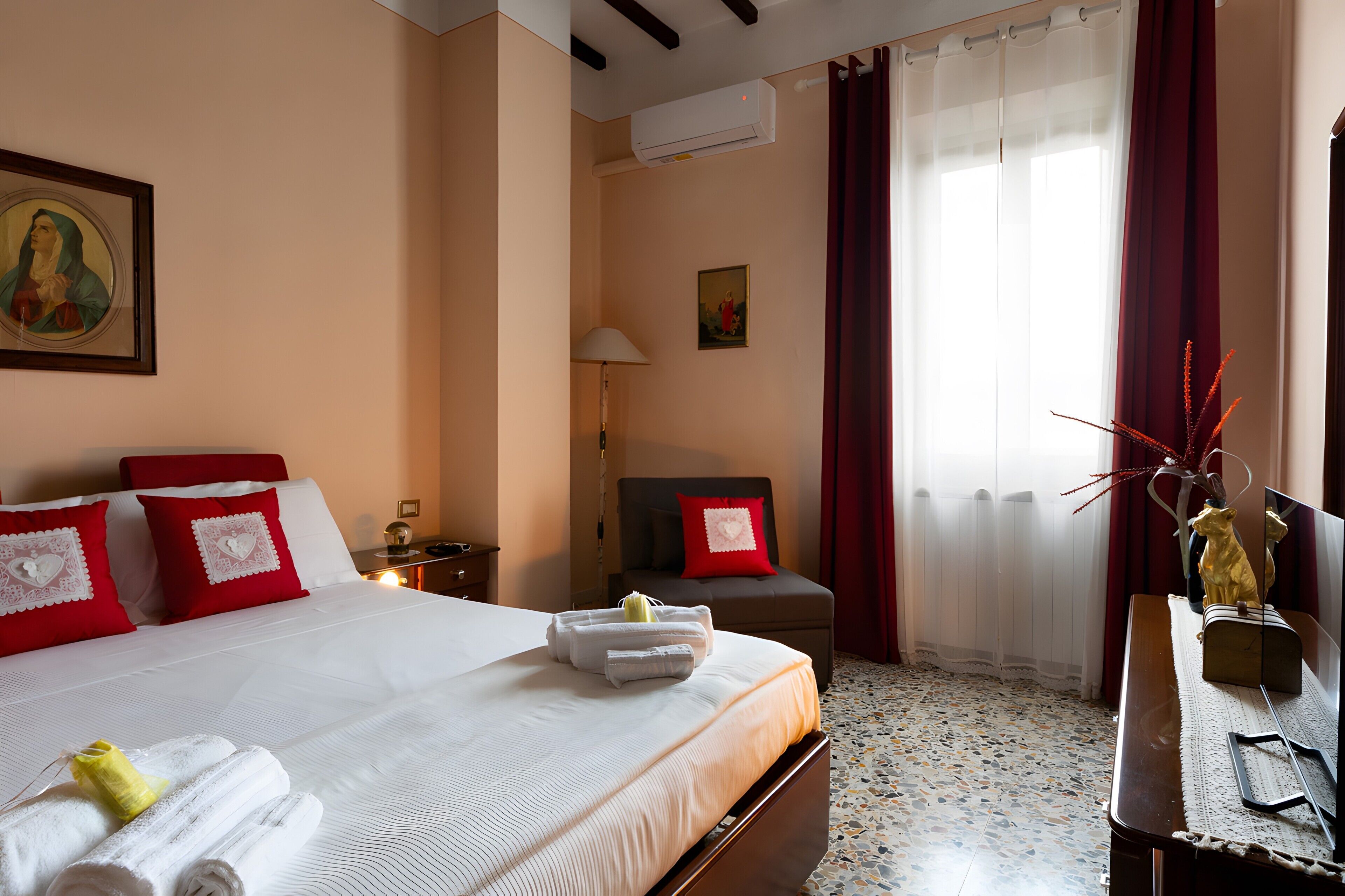 4 bedrooms, iron/ironing board, free WiFi, bed sheets