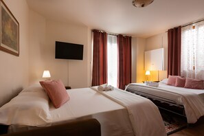 4 slaapkamers, een strijkplank/strijkijzer, gratis wifi, beddengoed