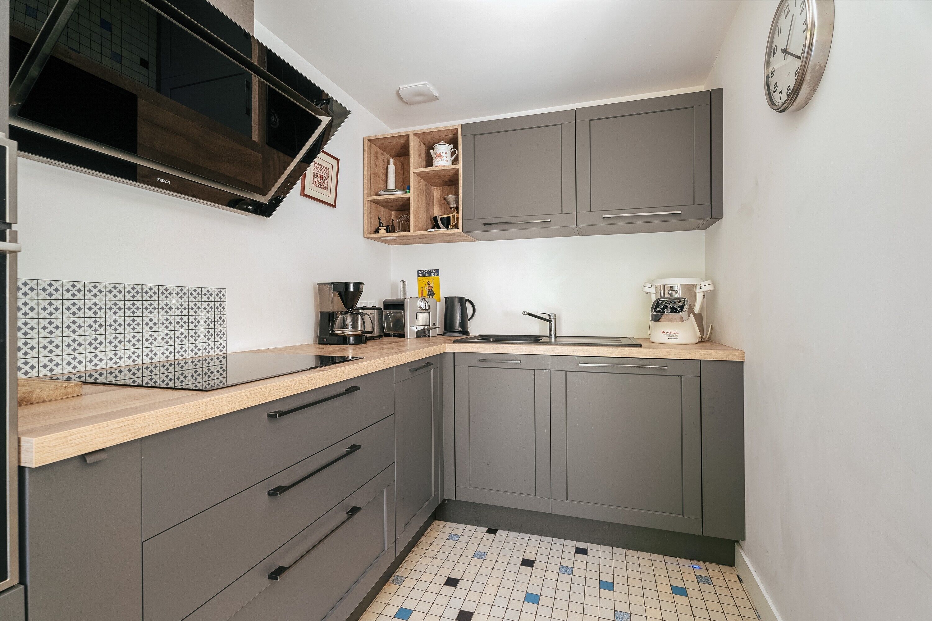 Kühlschrank, Mikrowelle, Ofen, Herdplatte