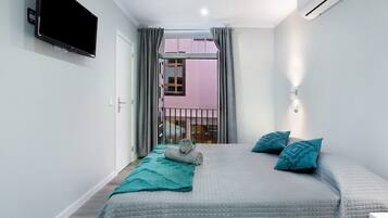 1 habitación, tabla de planchar con plancha, wifi gratis y ropa de cama