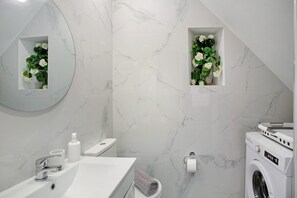 Bruser, hårtørrer, håndklæder