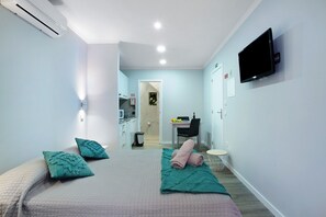 1 habitación, tabla de planchar con plancha, wifi gratis y ropa de cama 