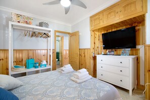 3 bedrooms, iron/ironing board, free WiFi, bed sheets - Holiday Home 'Casa El Aguila En El Puerto' with Private Terrace and Wi-Fi (El Puerto de Santa María)
