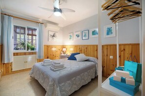 3 bedrooms, iron/ironing board, free WiFi, bed sheets - Holiday Home 'Casa El Aguila En El Puerto' with Private Terrace and Wi-Fi (El Puerto de Santa María)