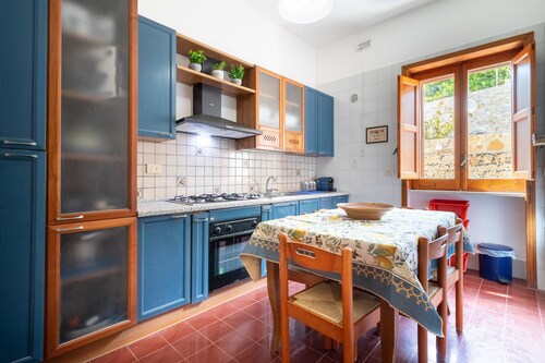 Apartment 'Appartamento Glicine' with Sea View, Private Terrace and Wi-Fi