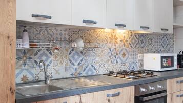 Réfrigérateur, four, plaque de cuisson, lave-vaisselle