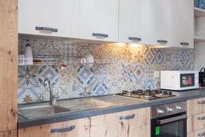 Kühlschrank, Ofen, Herdplatte, Geschirrspüler