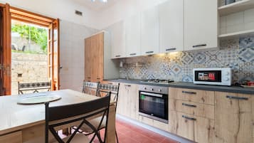 Réfrigérateur, four, plaque de cuisson, lave-vaisselle