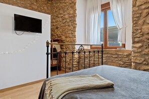 3 bedrooms, iron/ironing board, free WiFi, bed sheets - Country House 'Moli Categoria Superior' with Private Pool, Private Terrace and Wi-Fi (Rossell)