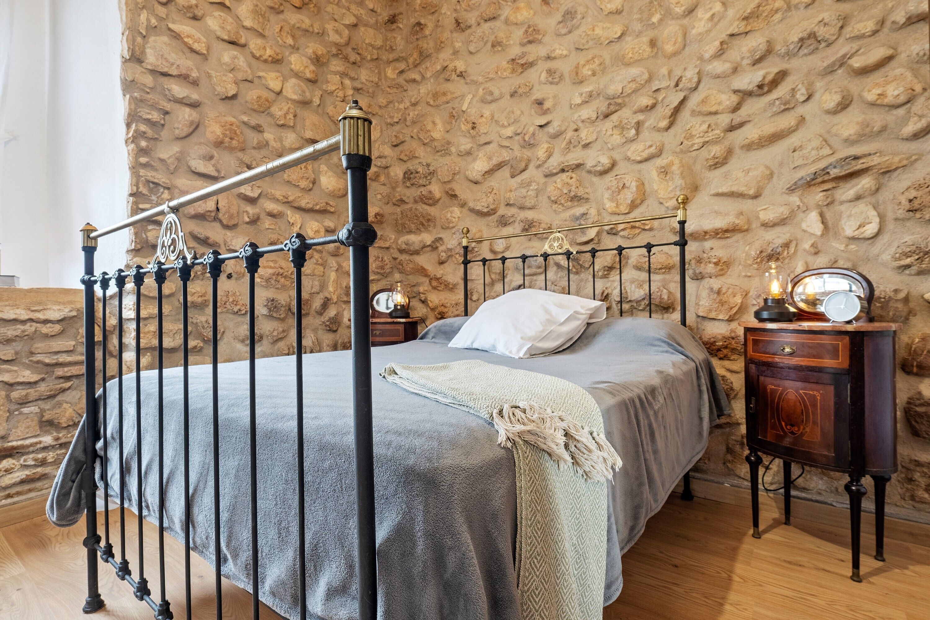 3 bedrooms, iron/ironing board, WiFi (free), bed sheets
