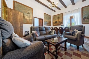 TV - Country House 'Moli Categoria Superior' with Private Pool, Private Terrace and Wi-Fi (Rossell)