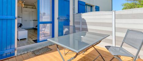 屋外ダイニングエリア