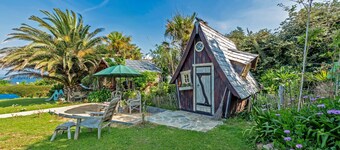 Chalet 'Avec Jardin Vue Mer 100m' with Sea View, Private Terrace and Private Garden