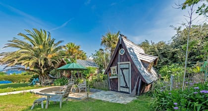 Chalet 'Avec Jardin Vue Mer 100m' with Sea View, Private Terrace and Private Garden