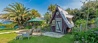 Chalet 'Avec Jardin Vue Mer 100m' with Sea View, Private Terrace and Private Garden