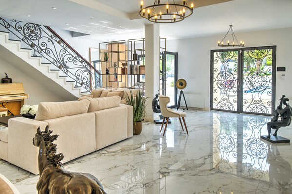 Interior - Holiday Home 'Villa Gurson' with Private Pool, Private Terrace and Private Garden (Carsac de Gurson)