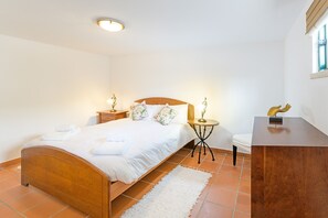 3 quartos, ferros/tábuas de passar roupa, Wi-Fi de cortesia