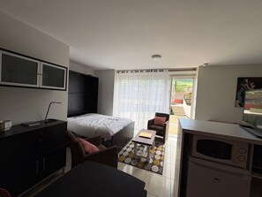Iron/ironing board, free WiFi, bed sheets, wheelchair access - Holiday Home 'Le Mas De Campels' with Mountain View, Private Pool and Wi-Fi (Saint-Georges-de-Luzençon)
