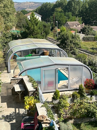 施設の敷地. Holiday Home 'Le Mas De Campels' with Mountain View, Private Pool and Wi-Fi