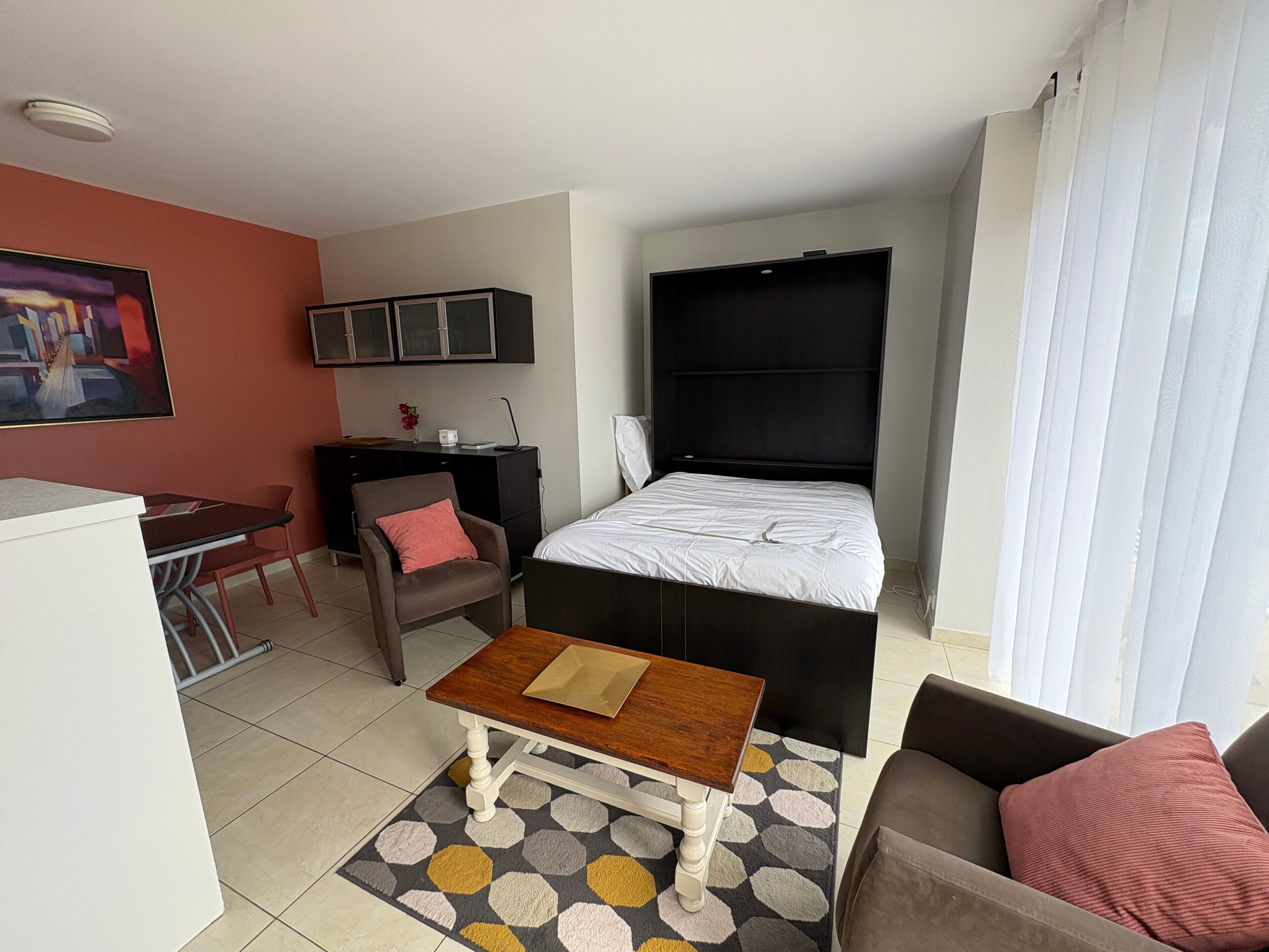 Iron/ironing board, WiFi (free), bed sheets