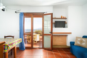 TV - Holiday Home 'Panoramico Splendida Vista Mare' with Sea View, Wi-Fi and Air Conditioning (Cala Gonone)