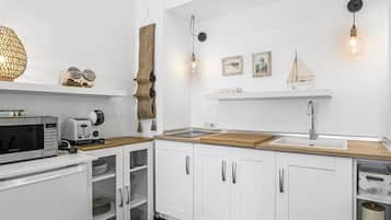 Refrigerador, microondas, placa de cocina, lavavajillas