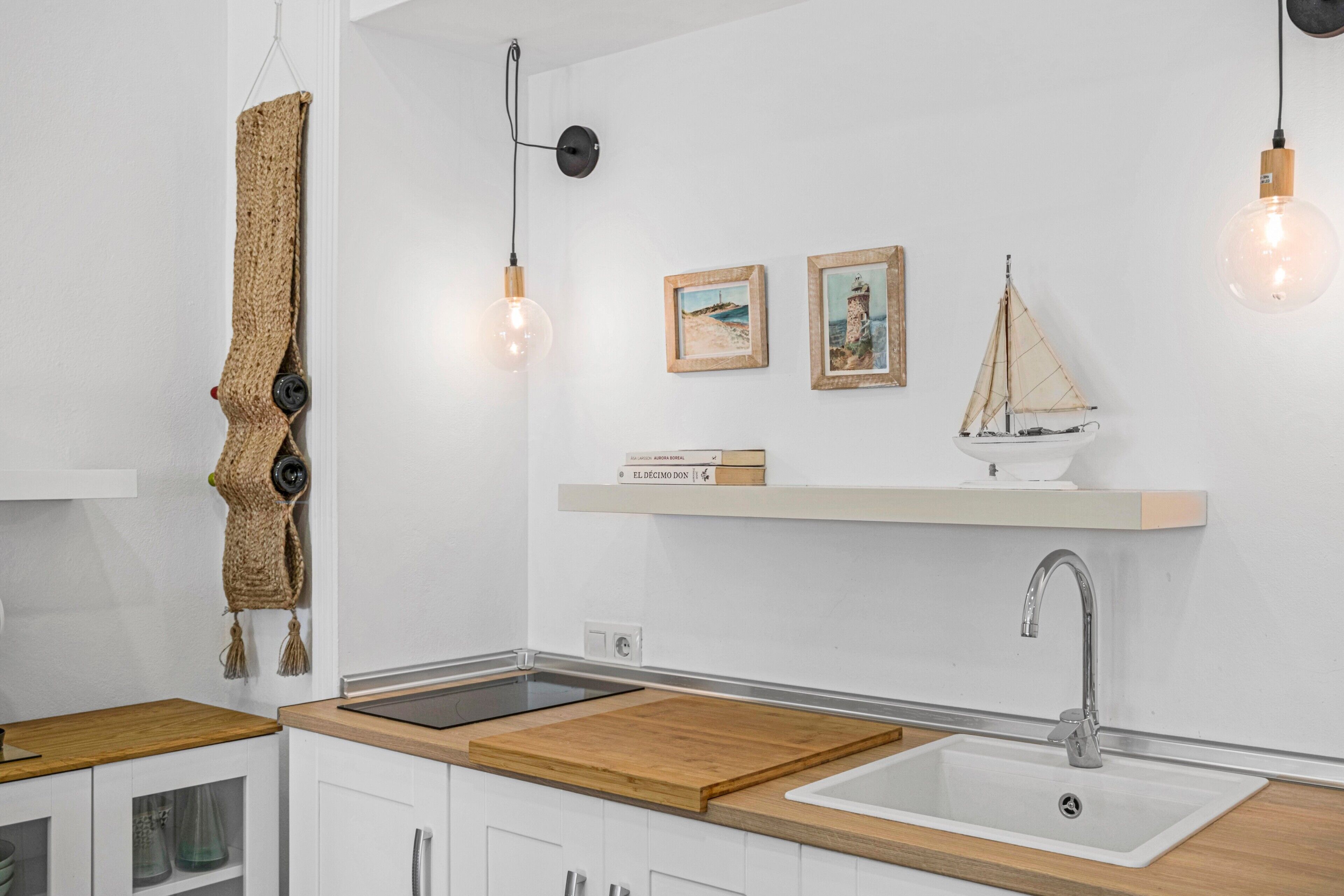 Réfrigérateur, micro-ondes, plaque de cuisson, lave-vaisselle