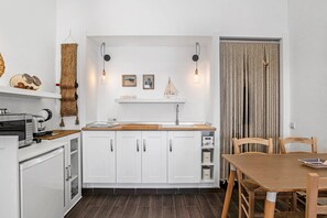 Refrigerador, microondas, parrilla de estufa y lavavajillas 