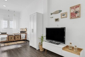 Interior - Studio Apartment 'La Casita Blanca' with Wi-Fi and Air Conditioning (Barbate)