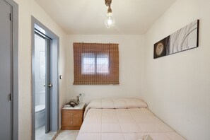 2 bedrooms, desk, free WiFi, bed sheets - Holiday Home 'Cal Jaume' with Private Terrace, Wi-Fi and Air Conditioning (Masquefa)